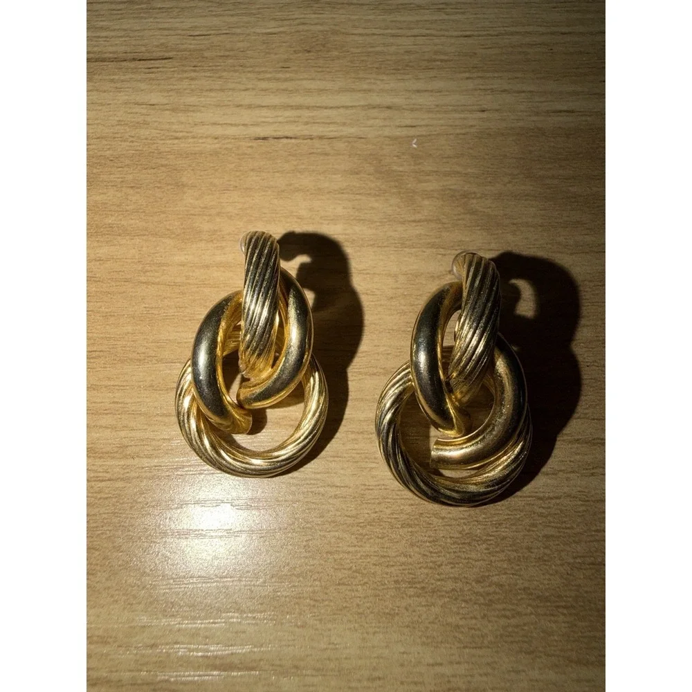 Vintage 80s 90s Chunky Hollow Tube Knot Gold Tone Pierced Earrings